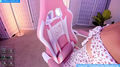 ella_foxx online show from May 27, 2026, 2:52 am