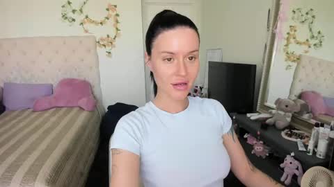 ELLA online show from May 6, 2026, 8:19 am