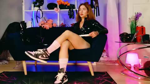 ella_kross online show from July 16, 2026, 6:41 am