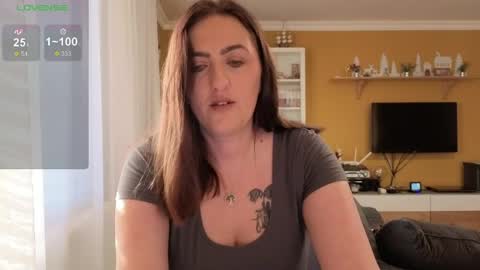 Ella  Max online show from April 6, 2026, 5:41 am