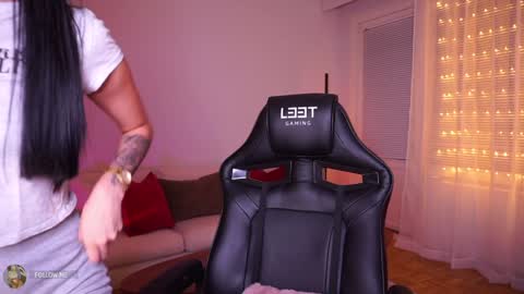 ELLA OWEN online show from January 6, 2025, 3:08 pm