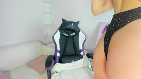 Ella online show from April 3, 2026, 1:25 am