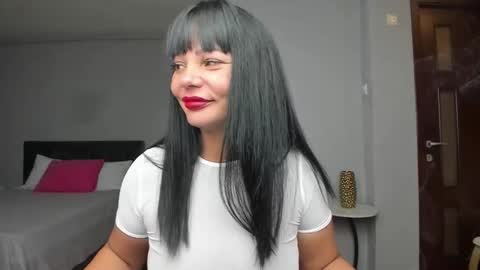 Ella online show from November 21, 2025, 6:39 pm