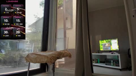 ella_vee online show from September 26, 2025, 5:11 am