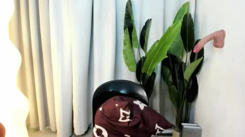 ella_walkerxxx online show from April 16, 2026, 8:53 pm