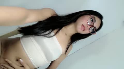 ella_walkerxxx online show from May 13, 2026, 11:33 pm
