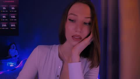 ellaamber online show from March 10, 2026, 3:33 am