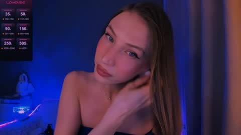 Snapshot of ellaamber chatting on May 7, 2026, 3:28 pm ellaamber online show from May 7, 2026, 3:28 pm
