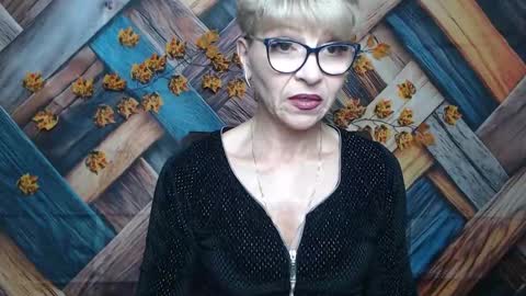 EllaBonito online show from December 4, 2025, 6:44 am