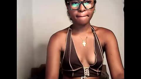 ellah245 online show from March 30, 2026, 9:21 am