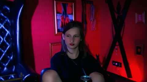 Ella online show from September 11, 2025, 5:57 pm