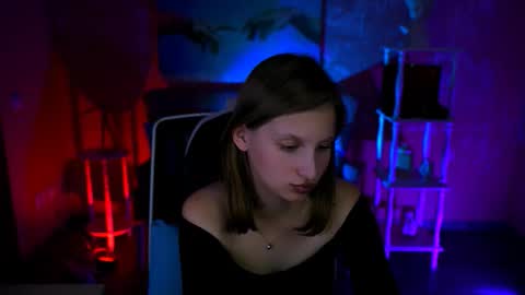 Ella online show from September 23, 2025, 5:27 pm