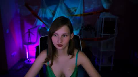 Ella online show from November 1, 2025, 1:02 pm