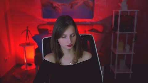 Ella online show from November 18, 2025, 9:30 pm