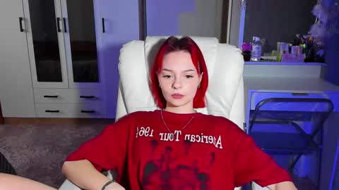 Snapshot of ellales chatting on October 15, 2025, 9:53 am ellales online show from October 15, 2025, 9:53 am