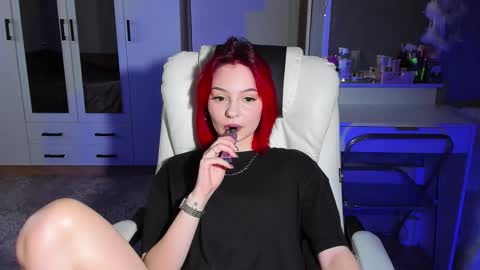 Snapshot of ellales chatting on November 25, 2025, 10:48 am ellales online show from November 25, 2025, 10:48 am