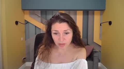 EllaLongs online show from December 8, 2024, 12:30 pm