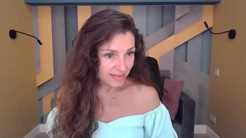 EllaLongs online show from September 13, 2025, 11:32 am