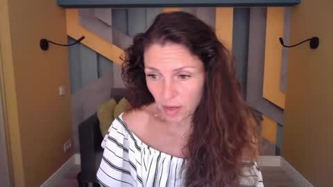 EllaLongs online show from July 1, 2026, 11:23 am