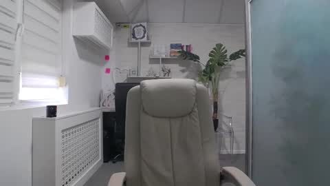            online show from September 28, 2025, 8:09 am