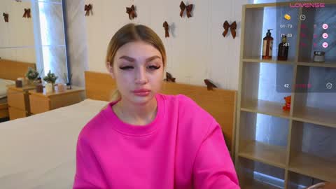 ellamilla online show from December 29, 2024, 5:42 am