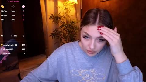 ellamilla online show from January 8, 2025, 11:43 am