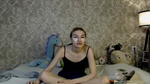 ellamilla online show from November 6, 2025, 4:35 am