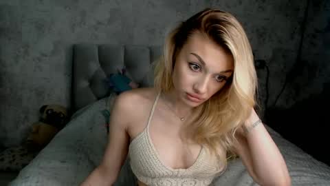 Snapshot of ellamilla chatting on June 3, 2026, 2:33 pm ellamilla online show from June 3, 2026, 2:33 pm