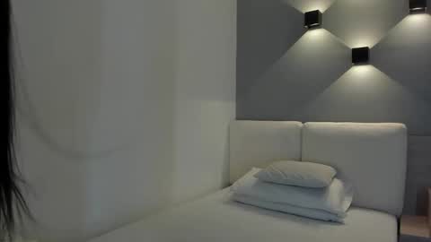 Ella online show from September 29, 2025, 11:59 am