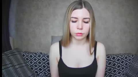 EllaNuar online show from December 4, 2024, 7:06 am