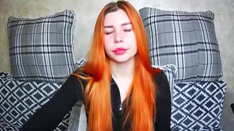 EllaNuar online show from September 17, 2025, 2:02 am