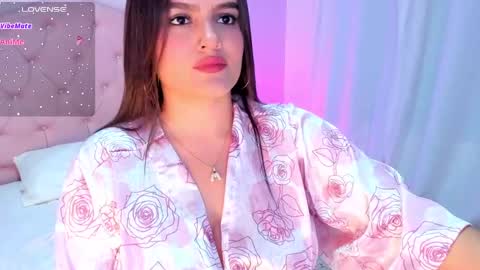 ellarosee_ online show from December 13, 2024, 8:37 pm