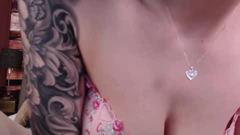 Elle online show from February 13, 2026, 4:52 am