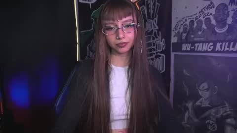 Snapshot of elle_uwu chatting on May 6, 2026, 8:14 pm follow me on instagram . online show from May 6, 2026, 8:14 pm