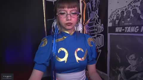 Snapshot of elle_uwu chatting on July 21, 2026, 3:25 pm follow me on instagram . online show from July 21, 2026, 3:25 pm