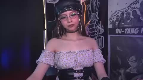 Snapshot of elle_uwu chatting on July 24, 2026, 1:53 pm follow me on instagram . online show from July 24, 2026, 1:53 pm