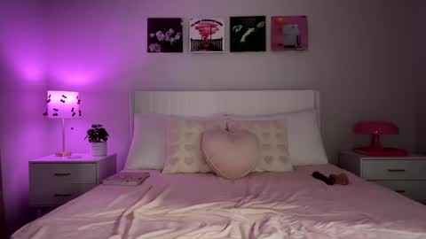 Ellebby7 online show from February 13, 2025, 4:00 am