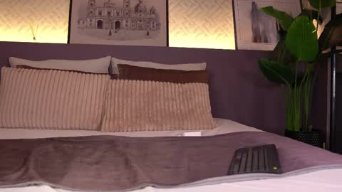 Elle Diane online show from March 6, 2025, 12:54 am