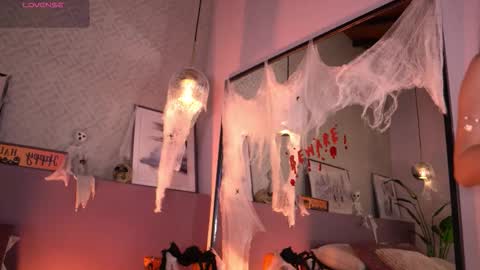 Elle Diane online show from October 27, 2025, 12:26 am