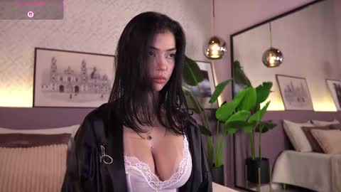 Elle Diane online show from March 17, 2026, 10:35 pm