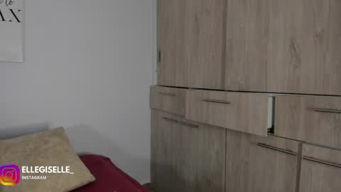 Yiss online show from April 29, 2026, 5:55 am