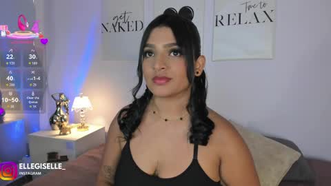 Snapshot of ellegisellee chatting on May 7, 2026, 3:23 am Yiss online show from May 7, 2026, 3:23 am
