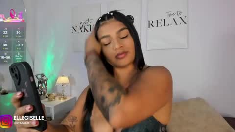 Snapshot of ellegisellee chatting on June 5, 2026, 2:51 am Yiss online show from June 5, 2026, 2:51 am