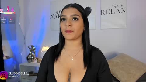 Snapshot of ellegisellee chatting on June 23, 2026, 3:04 am Yiss online show from June 23, 2026, 3:04 am
