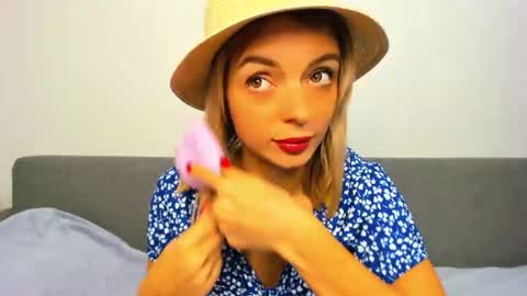 ellen_flow online show from October 17, 2025, 8:44 pm