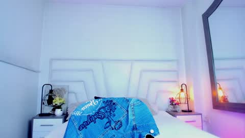  Ellie   online show from February 3, 2025, 3:27 pm