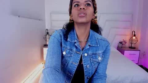  Ellie   online show from February 26, 2025, 12:25 pm