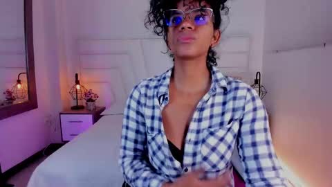  Ellie   online show from March 7, 2025, 12:23 pm