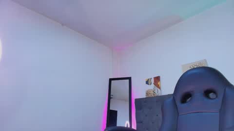  Ellie   online show from September 11, 2025, 12:05 pm