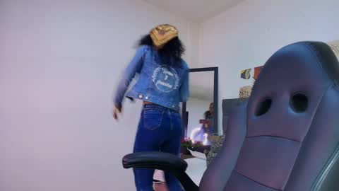  Ellie   online show from September 16, 2025, 11:55 am